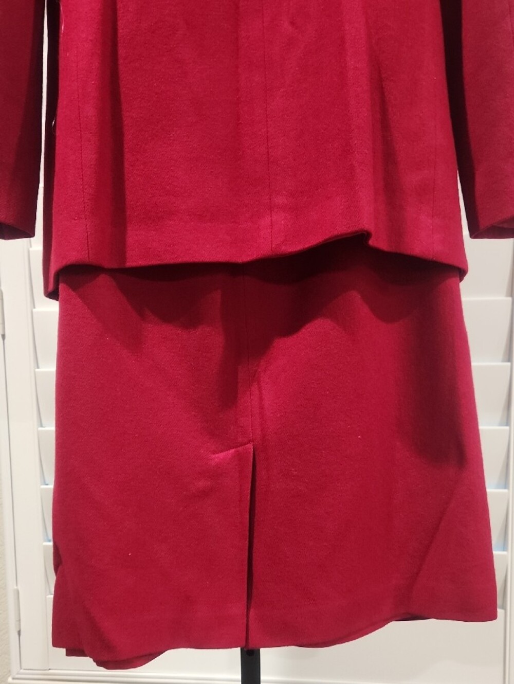 Oleg Cassini Suit - Picture 5 of 13
